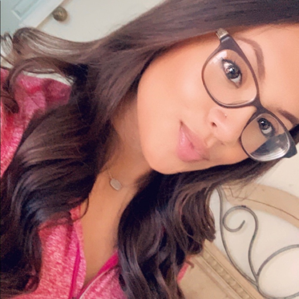 Meet your Posher, Angelica